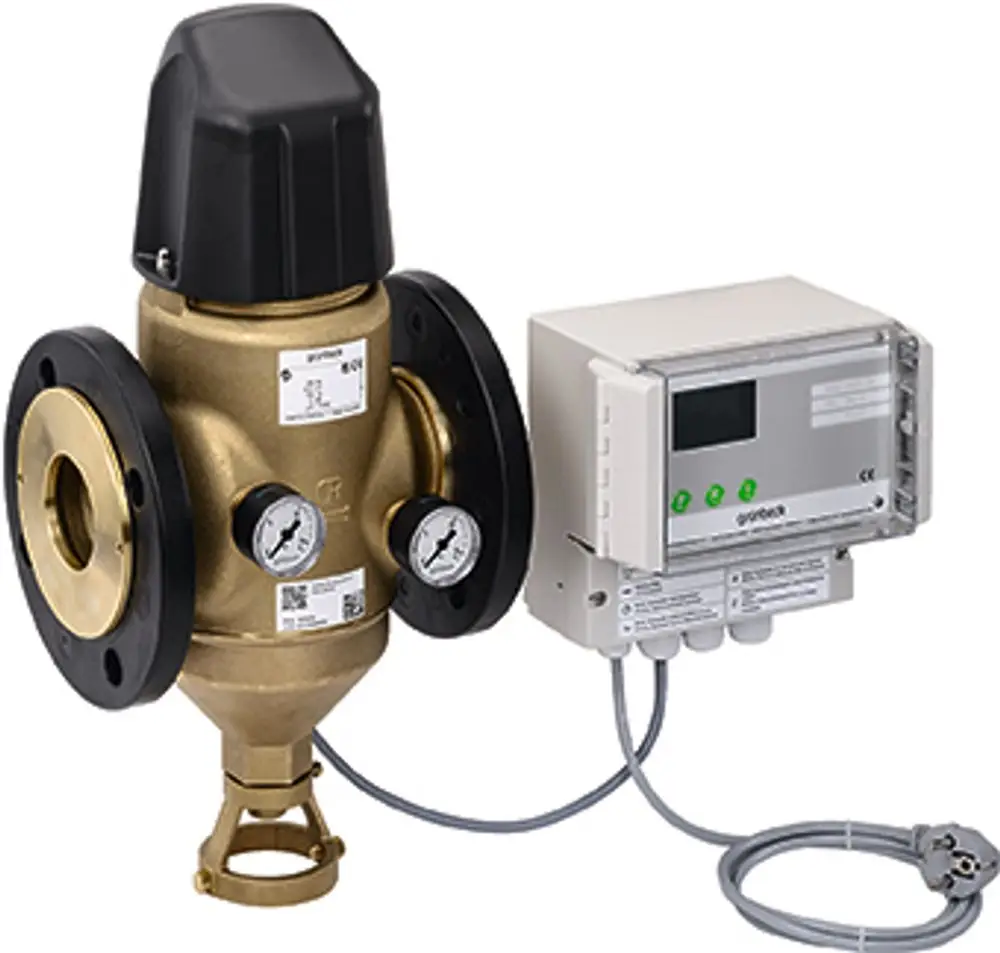 Rückspülfilter von Grünbeck mit Druckmanometern, elektronischer Steuerung und Anschlüssen für die Wasserleitung, sichtbar montiert.